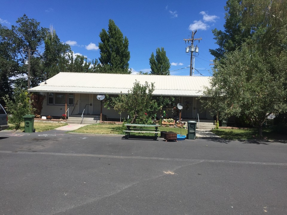 203 First Ave in Culver, OR - Foto de edificio