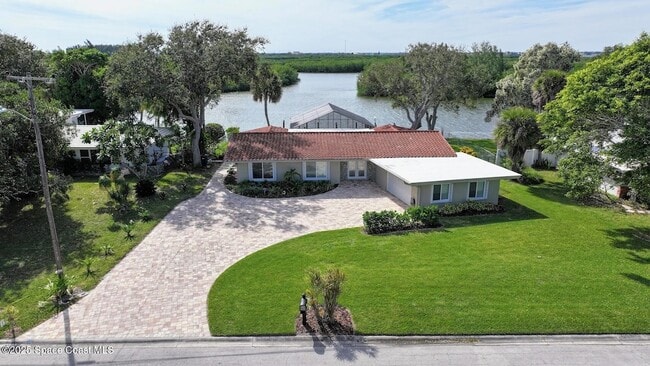778 Nassau Rd in Cocoa Beach, FL - Foto de edificio - Building Photo