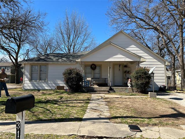 317 Ritchey St in Gainesville, TX - Building Photo