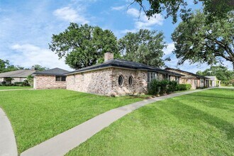 15135 Chipman Ln. in Houston, TX - Building Photo - Building Photo
