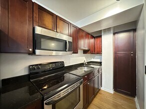 4180 N Marine Dr, Unit 4041 in Chicago, IL - Foto de edificio - Building Photo