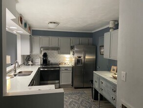 1006 Hanson Way in Virginia Beach, VA - Building Photo - Building Photo