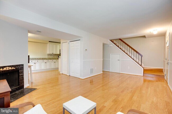 10605 Summer Oak Ct in Burke Centre, VA - Building Photo - Building Photo