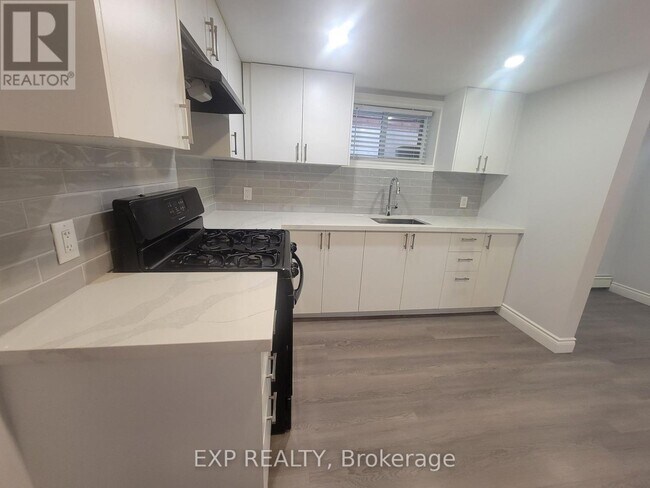 135 Balsam Ave S in Hamilton, ON - Building Photo - Building Photo