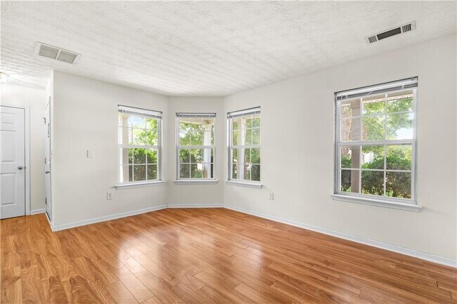 3740 Crescent Walk Ln NE in Suwanee, GA - Building Photo - Building Photo