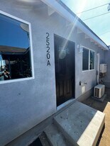 2516 E Anaheim St in Long Beach, CA - Building Photo