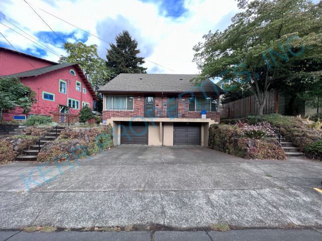 property at 1325 SE Salmon St