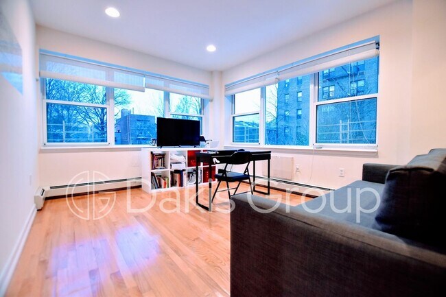 25-44-44 Crescent St in Queens, NY - Building Photo - Building Photo
