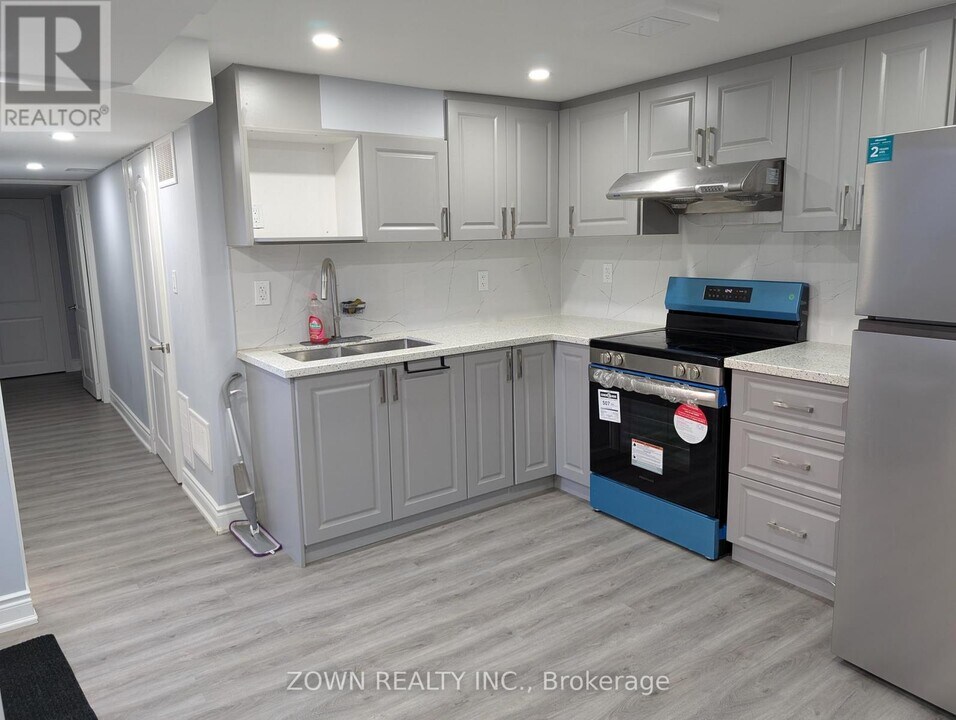 72 Norbert Rd in Brampton, ON - Building Photo