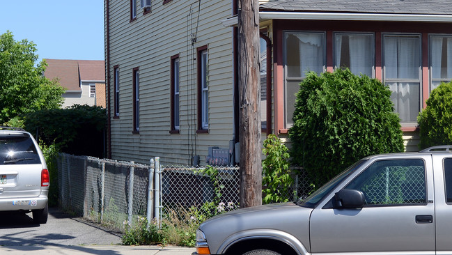 418 Belleville Ave in New Bedford, MA - Building Photo - Other