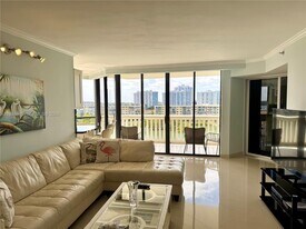 1000 E Island Blvd in Aventura, FL - Building Photo