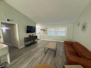 817 Loganwood Ave in Richardson, TX - Building Photo - Building Photo