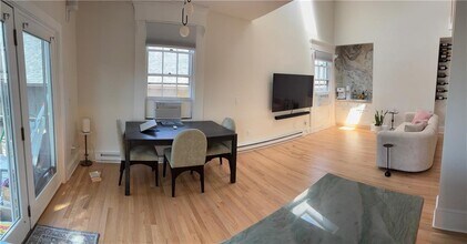 75 Pelham St in Newport, RI - Building Photo - Building Photo