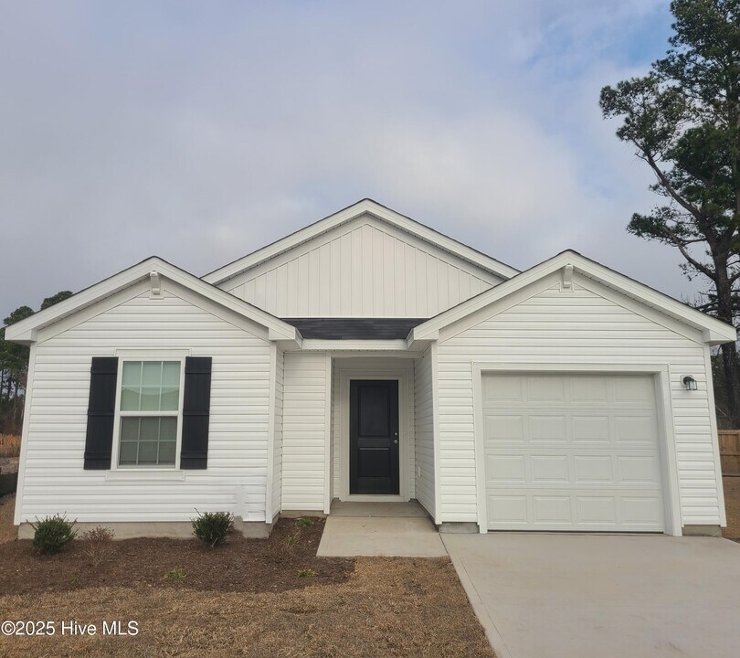 4826 Abbington Oaks Wy in Boiling Spring Lakes, NC - Building Photo