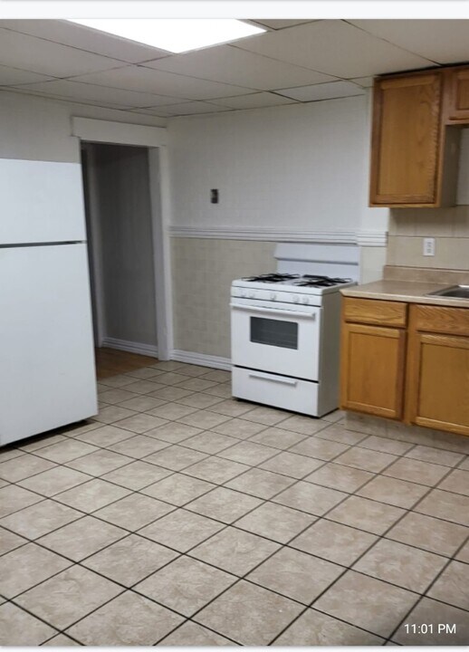 230 Robert St in Nanticoke, PA - Building Photo