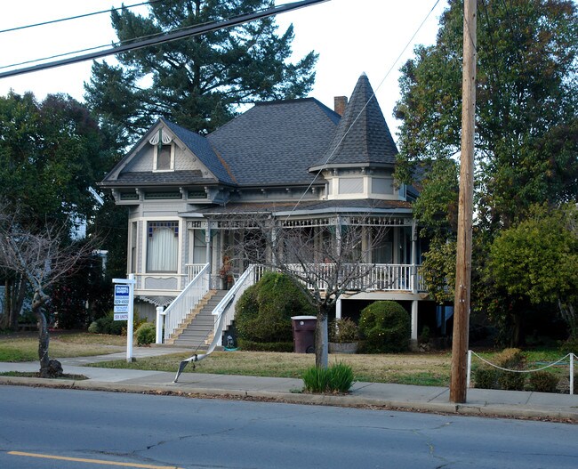 Historic A.W. Garrett House in Healdsburg, CA - Building Photo - Building Photo