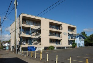 West University Quads in Eugene, OR - Building Photo