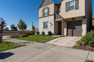 393 Sullivan Dr in Merced, CA - Building Photo - Building Photo