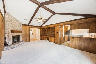 1807 Parkcrest St in Alvin, TX - Building Photo - Building Photo