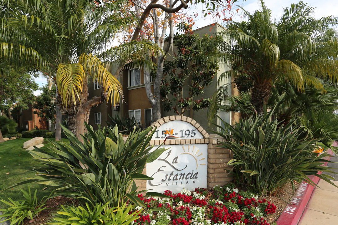 Vista Serena in Oceanside, CA - Foto de edificio