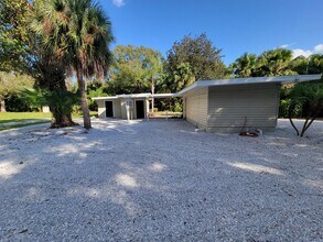 6150 61st St in Vero Beach, FL - Foto de edificio - Building Photo