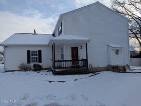 13 Erie Ct in Waterford, NY - Building Photo - Building Photo