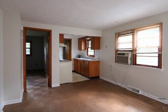 403 Jewell Dr, Unit Apt in Liverpool, NY - Building Photo - Building Photo