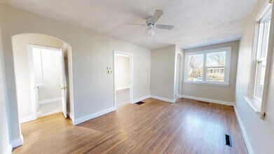 UPGRADED TWO BEDROOM BUNGALOW IN EAST LONDON in London, ON - Building Photo - Building Photo