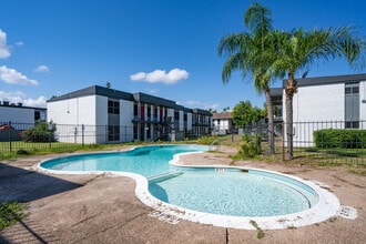 The Luke Apartments in McAllen, TX - Foto de edificio - Building Photo