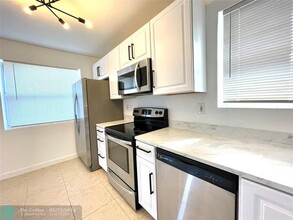 4071 Dixie Hwy, Unit 20 in Oakland Park, FL - Building Photo - Building Photo
