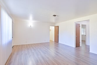 Garden Terrace in Fairfield, CA - Foto de edificio - Interior Photo