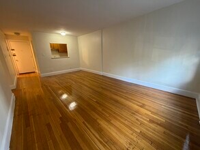 306 Tappan St, Unit 103 in Brookline, MA - Building Photo - Building Photo
