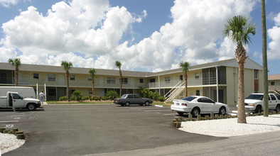 Island Palms in Venice, FL - Foto de edificio - Building Photo