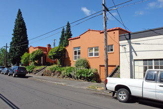 Seis Casitas in Portland, OR - Building Photo - Building Photo