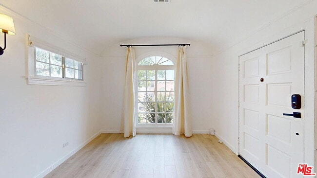 2032 W 80th St in Los Angeles, CA - Building Photo - Building Photo