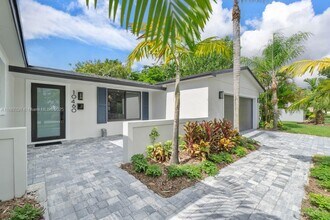 10460 SW 93rd St in Miami, FL - Building Photo - Building Photo