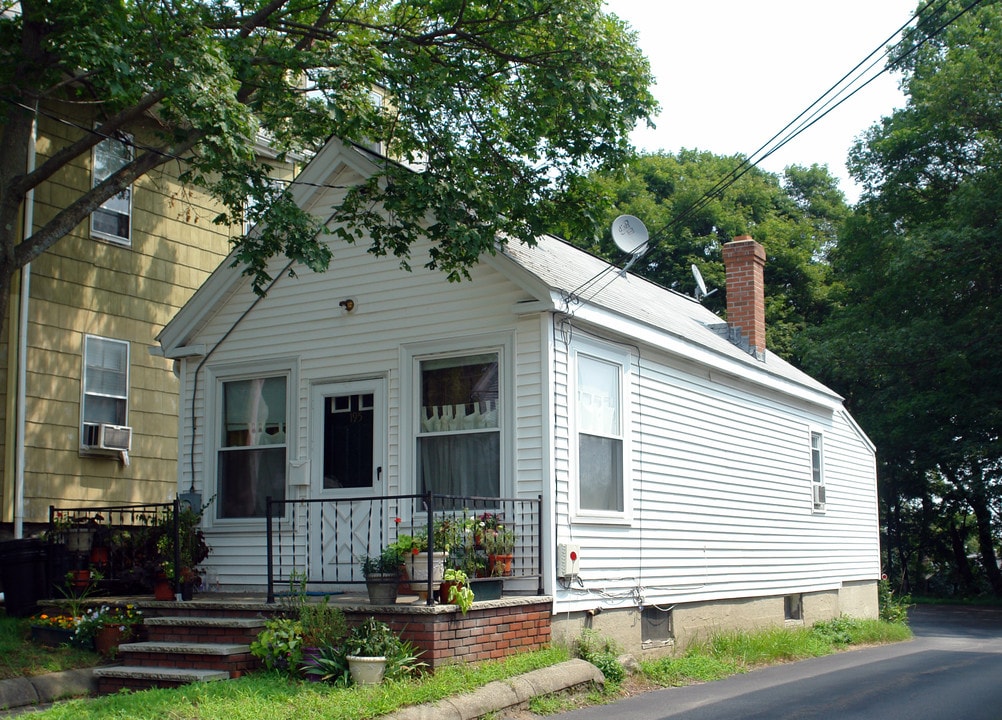 195-199 Hammond St in Waltham, MA - Building Photo