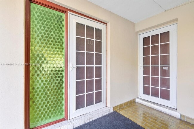 1700 NE 191st St in Miami, FL - Building Photo - Building Photo