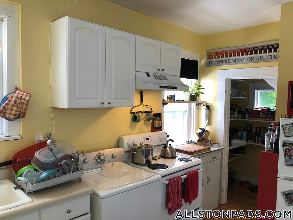 30 Riverdale St in Boston, MA - Building Photo