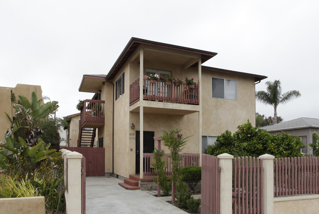 4539-4543 Cleveland Ave in San Diego, CA - Building Photo