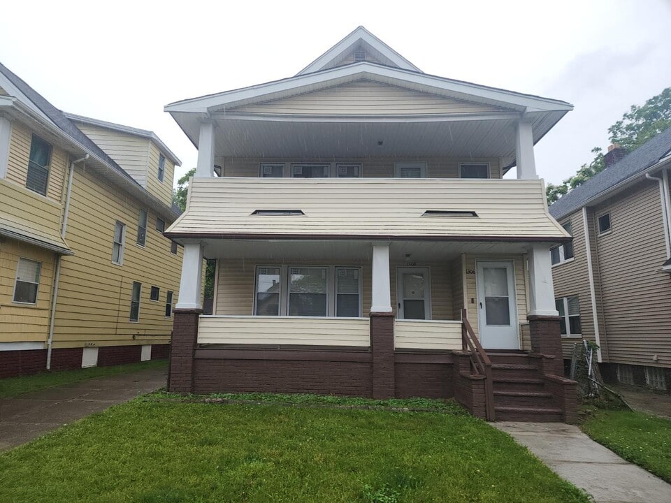 1306 E 134th St in East Cleveland, OH - Building Photo