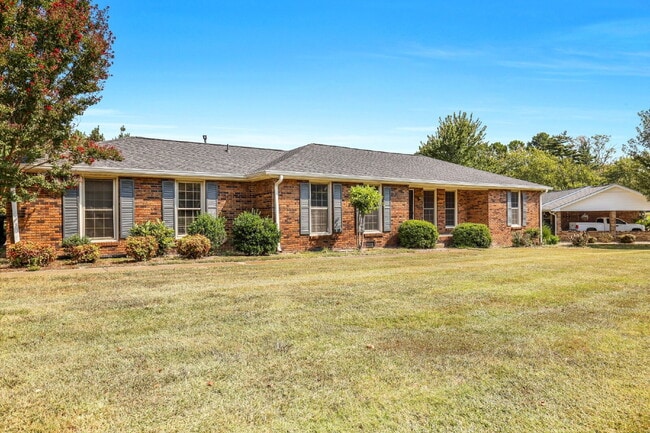 208 General Forrest Dr in Springfield, TN - Building Photo - Building Photo