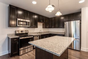 Pleasant Valley Apartments in Groton, CT - Building Photo