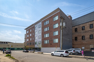 656 Grand St in Jersey City, NJ - Foto de edificio - Building Photo