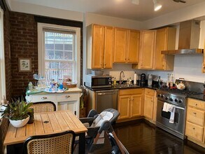 84 Browne St, Unit 2 in Brookline, MA - Foto de edificio - Building Photo