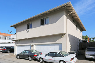 7182 Heil Ave in Huntington Beach, CA - Foto de edificio - Building Photo