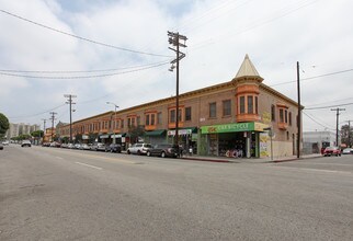 722-748 1/2 San Pedro St in Los Angeles, CA - Building Photo - Building Photo