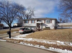 10636 Nicholas St in Omaha, NE - Building Photo