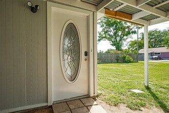 227 N Austin Dr in Angleton, TX - Building Photo - Building Photo