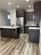 256 E Wayno Wy in Newberg, OR - Building Photo - Building Photo